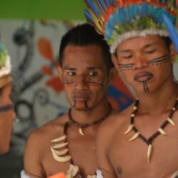 indígenas amazonicos de leticia
